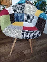 кресло даже перекосило